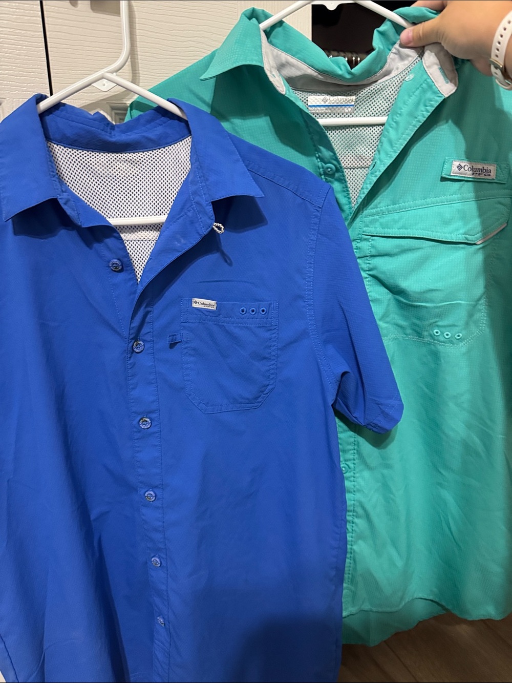 Men's Short-Sleeve Casual Button-Down Shirt in Royal Blue